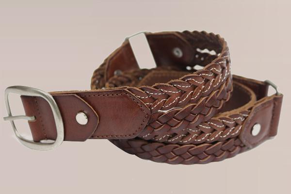 Cinturón de piel trenzado a mano