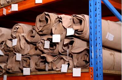 Cinturón de piel grabado